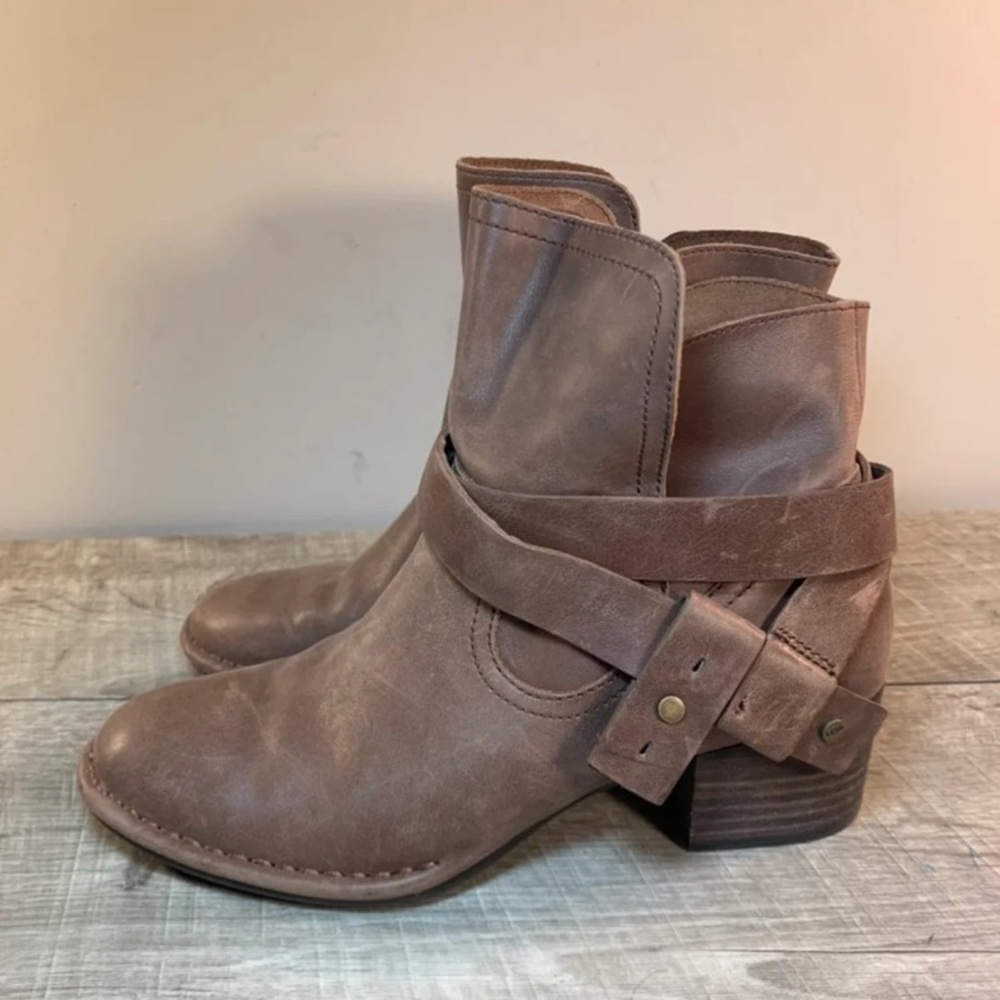 Ugg Women's W Elysian Fashion Boots 6.5 - Picture 4 of 8
